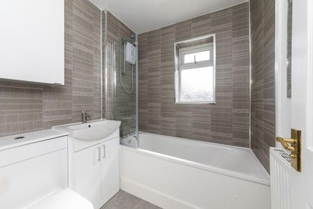 3 bedroom semi-detached house to rent - Photo 4