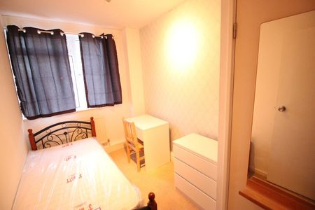 Room in a Shared Flat, Market Square, E14 - Photo 2
