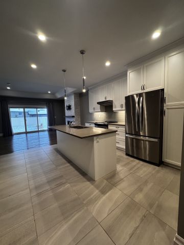 For Lease - 463 Martinique Avenue, Windsor, Ontario - Photo 4