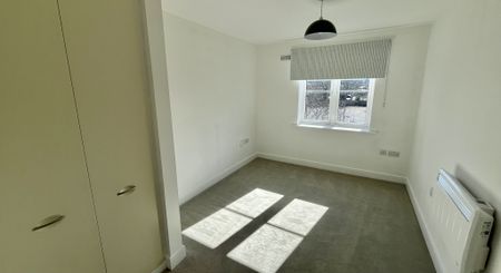 Modern, Attractive & Open Plan Two Bedroom Apartment with Balcony for Rent in Tonbridge - Photo 4