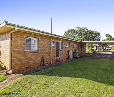 Lovely, cosy two bedroom brick unit situated in a quiet duplex! - Photo 1