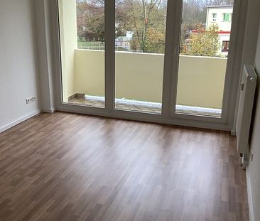 Tolle 3 Raumwohnung mit Balkon! Neu hergerichtet zum 01.09.2024! - Photo 1