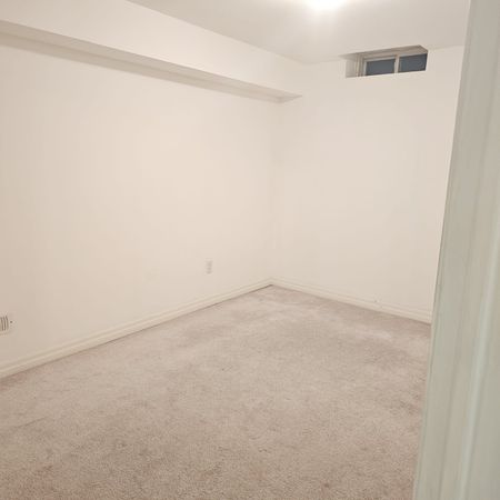 For Lease - 82 Vantage Loop, Newmarket, Ontario - Photo 5