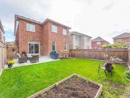 For Lease - 10 Harvest Hills Boulevard, East Gwillimbury, Ontario - Photo 4