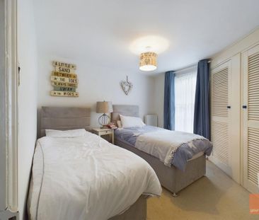 2 bedroom end of terrace house to rent - Photo 4