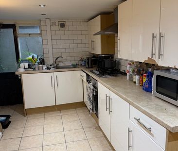 Room in a Shared House, Beechwood View, LS4 - Photo 4