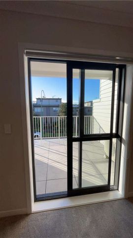 One Bedroom and a Carpark , Stancombe Road - Photo 5