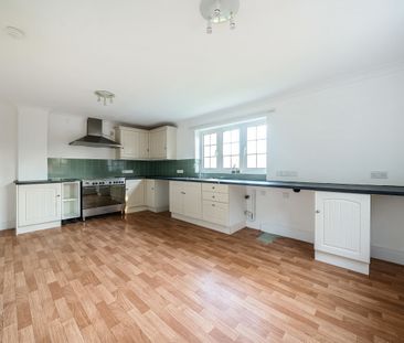 4 bedroom detached house to rent - Photo 2