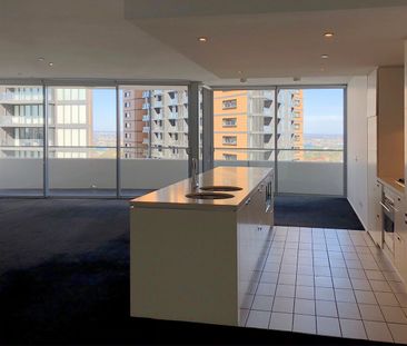 Spacious Apartment Offering Views, Location & Lifestyle - Photo 2