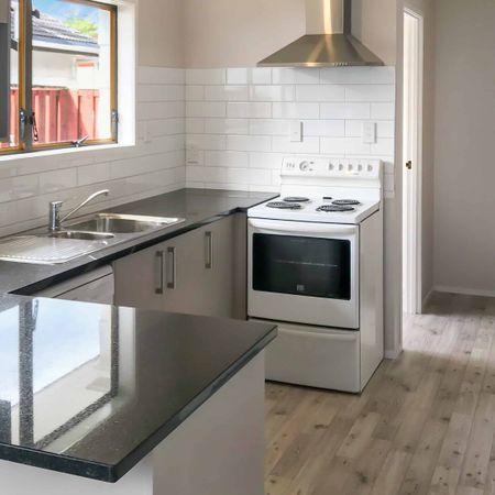 HILLCREST - 3 Bedrooms $690.00pw - Photo 4