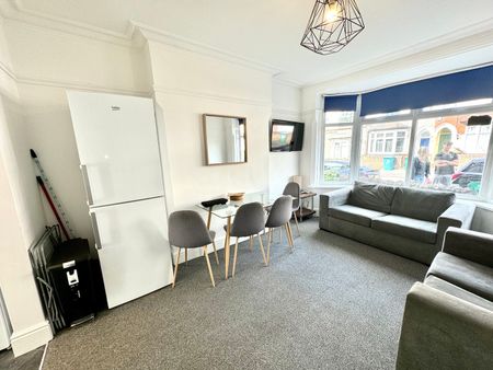 Room in a Shared House, Elmsthorpe Avenue, NG7 - Photo 4