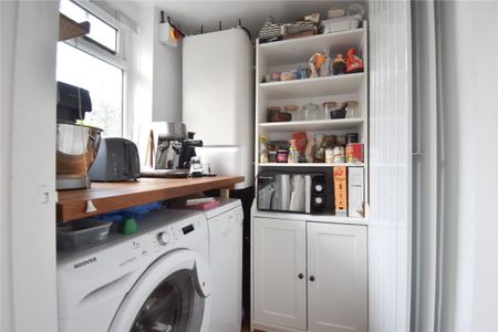 A well presented 2 bedroom terrace house situated in the popular Village of Stapleford offering excellent access to Cambridge, business parks and Railway Station. GCH. Local amenities close by. Part-Furnished. - Photo 3