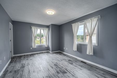 For Lease - 367 Ferndale Drive, Barrie, Ontario - Photo 2