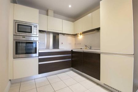 4 bedroom semi-detached house to rent - Photo 3