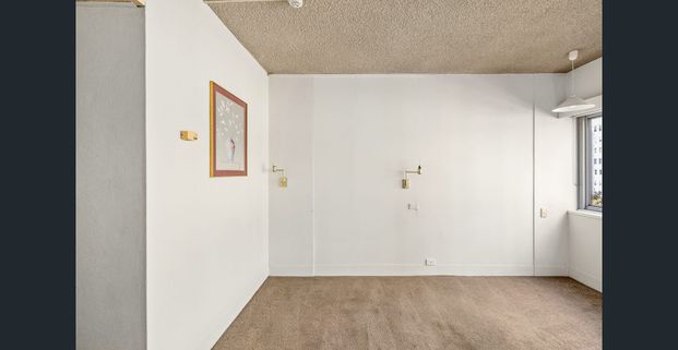 Hotel-style studio apartment in prime village setting - Photo 1