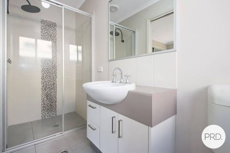 SPACIOUS FAMILY HOME IN A QUIET COURT LOCATION! - Photo 4