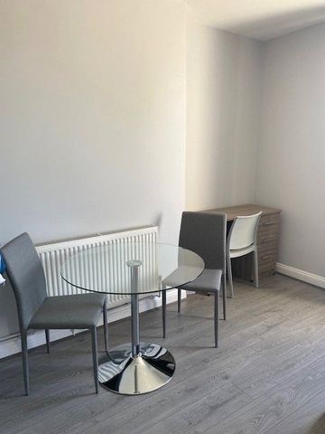 Student Properties to Let - Photo 2