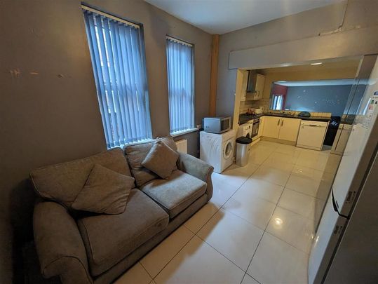 1 bedroom in a house share to rent - Photo 1