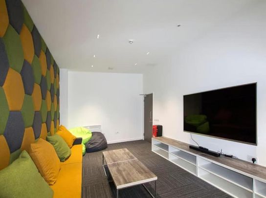 5 bedroom flat to rent - Photo 1