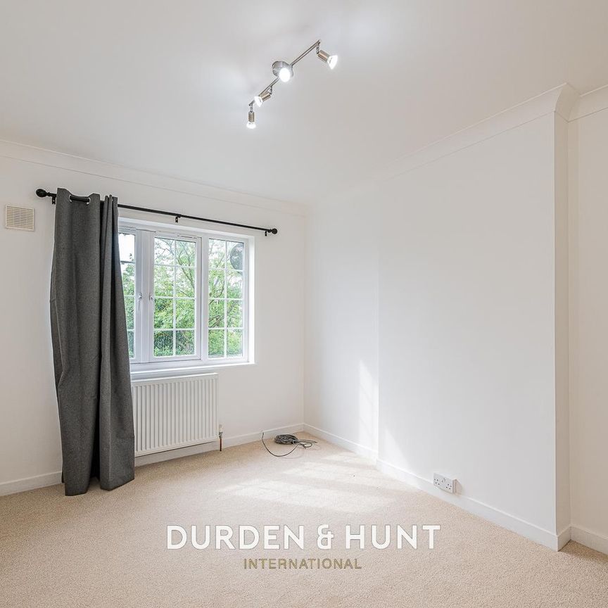 Crescent View, Loughton - Photo 1