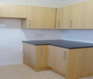 1 bedroom retirement property to rent - Photo 6