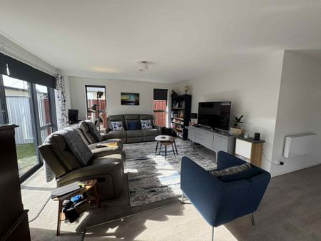 Modern 3-Bedroom Home in Fantastic Location - Photo 4