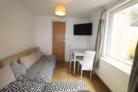 6 bedroom house to rent - Photo 5