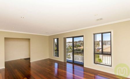 Beautifully Appointed Townhouse - Photo 3