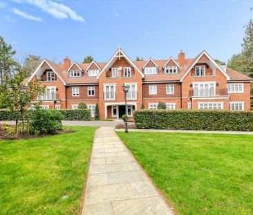 A modern apartment located in the charming area of Sunninghill, positioned in a secure, gated location with underground parking. - Photo 4