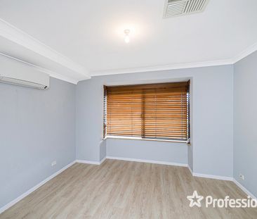 Stunning 4-Bedroom Home in Ellenbrook! - Photo 4
