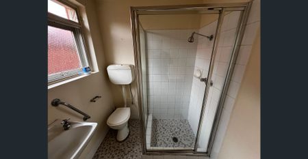 Perfectly Positioned Ground Floor Apartment - Photo 3