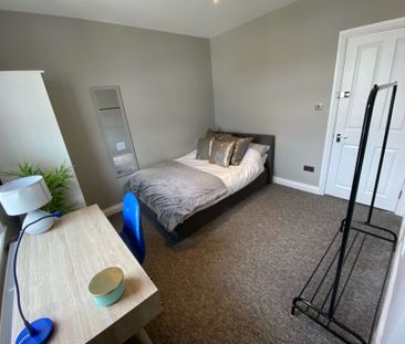 Joyful House Share in Brighton Room 1 - Photo 3