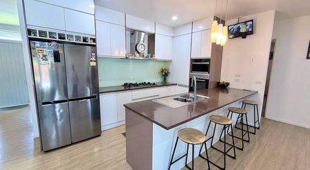 5 Bedroom - 3 Bathroom House for RENT - Photo 4