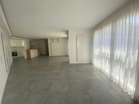 Location Appartement 4 pièces 128m² LA ROCHELLE 17000 - Photo 2