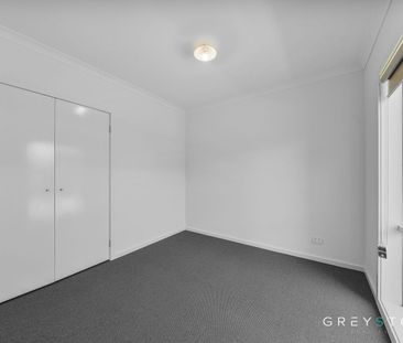 Modern Comfort Meets Convenience in Rockbank! - Photo 3