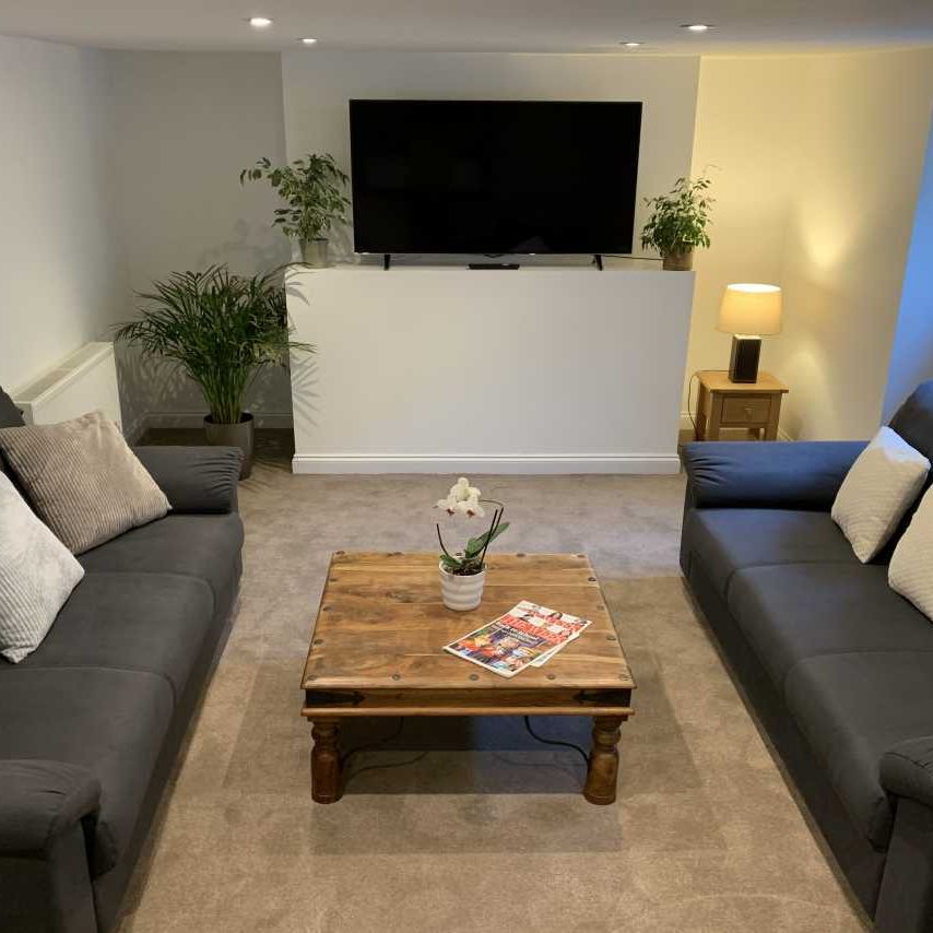 Room 3 - Photo 1