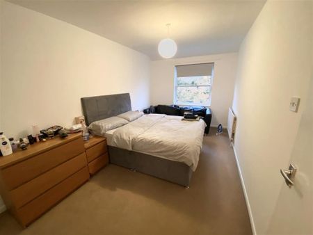 1 bedroom in a house share to rent - Photo 4
