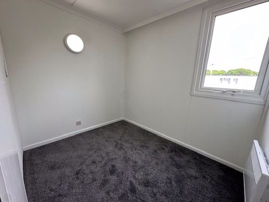 Magennis Close, Rowner, Gosport - Photo 1