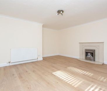 3 bedroom flat to rent - Photo 3