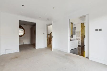 4 bedroom house in Chiswick - Photo 3