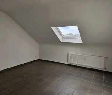 Moderne Dachgeschosswohnung in ruhiger Lage - Photo 2