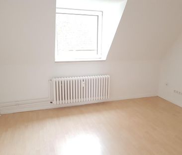 Gemütliche Dachgeschosswohnung in D-Dorf zu vermieten - Foto 1