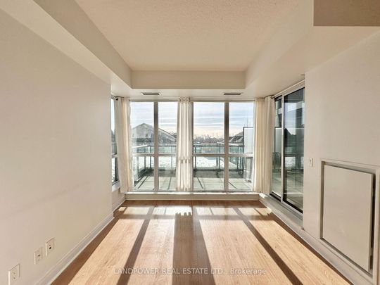 315 35 Brian Peck Crescent - Photo 1