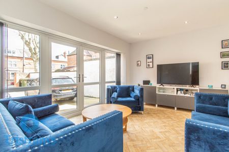 References Pending - 1 bed Detached House - Photo 2