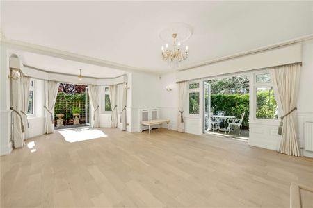 This outstanding apartment offers a blend of space, style, and amenities in a tranquil yet well-connected location, ideal for those seeking both comfort and an active lifestyle. - Photo 2