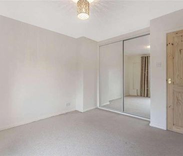 Fiona Close, Winchester, SO23 - Photo 3