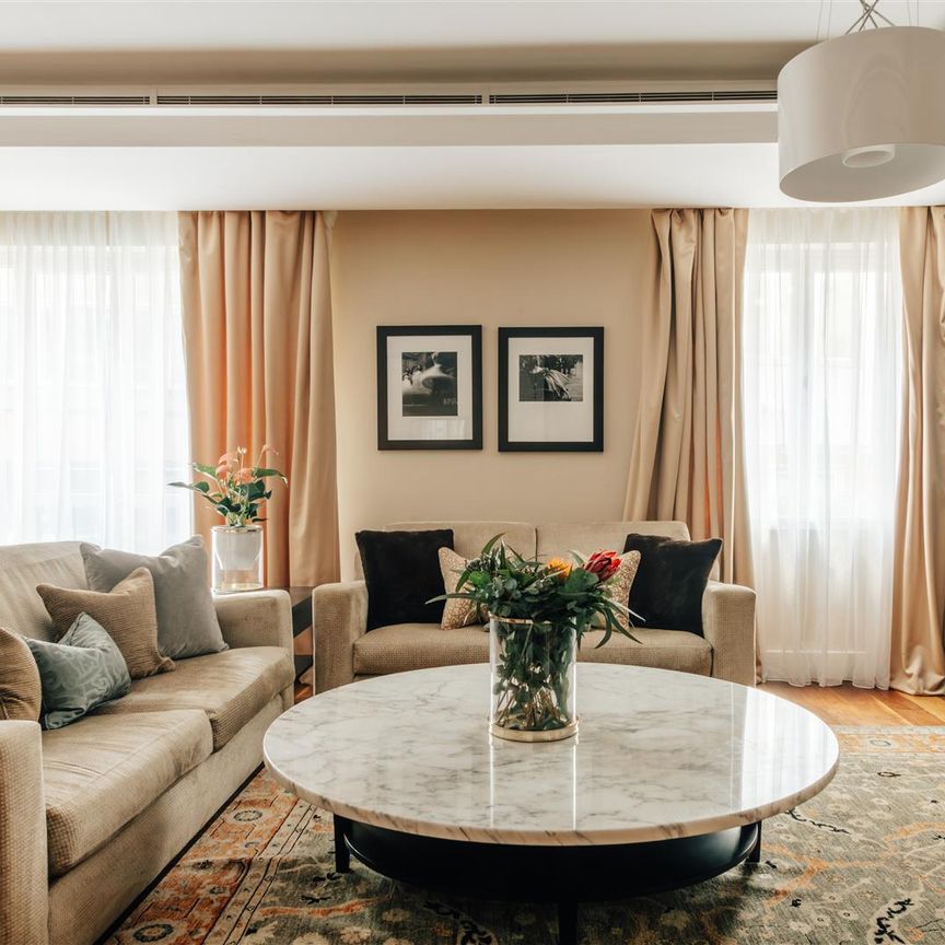 3 bed apartment to rent in Lancelot Place, Knightsbridge, SW7 - Photo 1