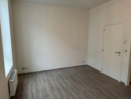 1-slpk-appartement / volledig vernieuwd / goede ligging - Foto 3