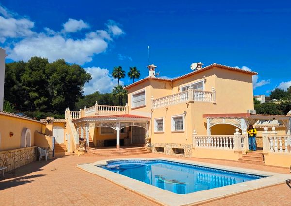 LONG TERM RENTAL Beautiful villa with sea views for rent in Benissa coast with 5 bedrooms.