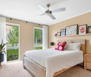 STUNNING HOME IN IDEAL LOCATION - Photo 5